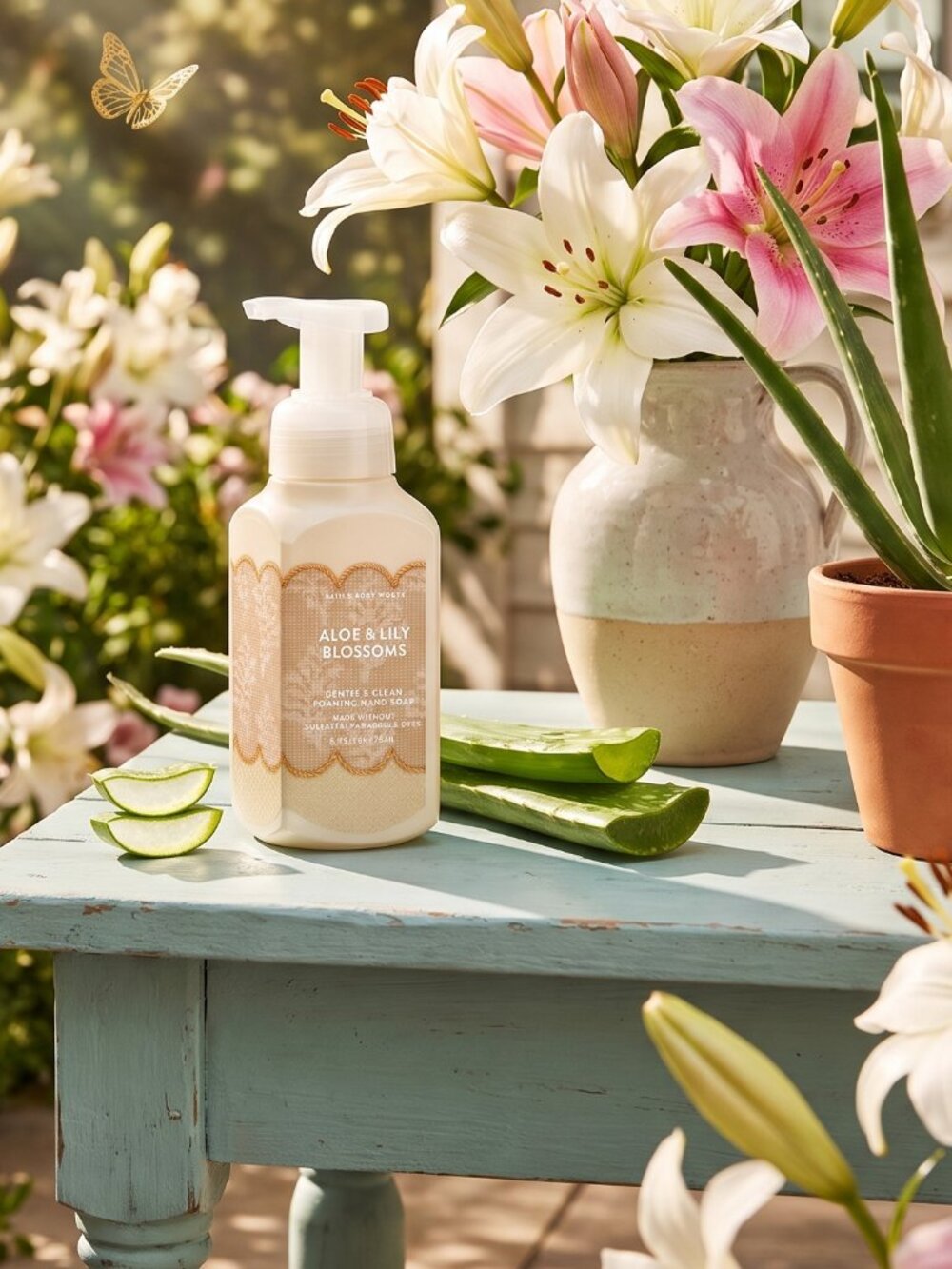 Bath & Body Works Aloe & Lily Blossoms Gentle & Clean Foaming Hand Soap 8.75 oz